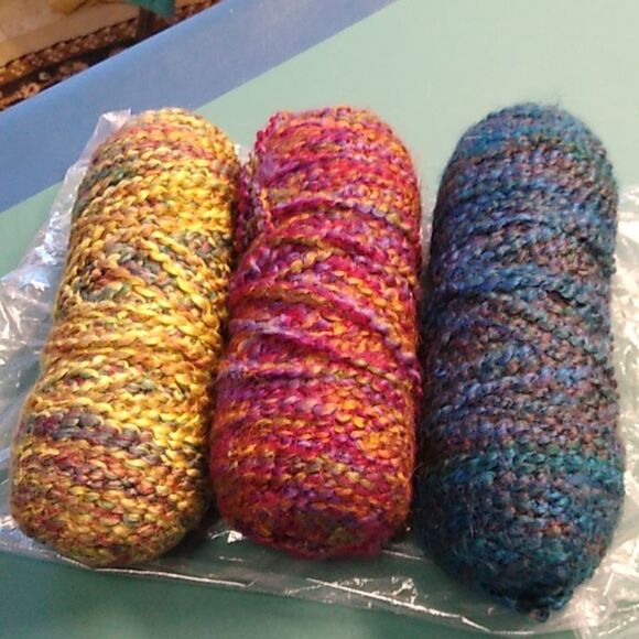 Knitting Loom with three skien starting yarn Cottagecore - Picture 4 of 4